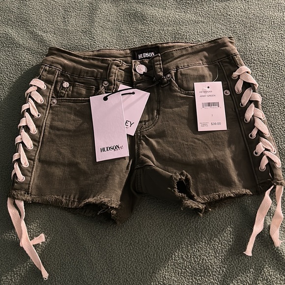 Hudson Kids Bailey Lace Up Shorts. NWT
Size 7 - Picture 1 of 5